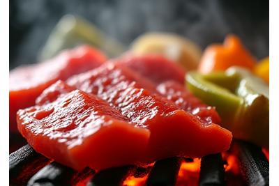 炭火でじっくり焼かれている新鮮な野菜と肉